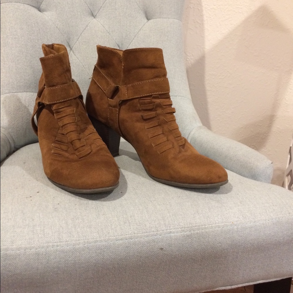 Various Torrid shoes ranging from size 11.5 to 12w - Picture 5 of 16